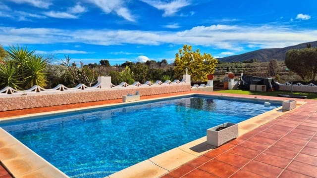 4 slaapkamer Villa te koop in Ontinyent met zwembad garage - € 260.000 (Ref: 9606322)