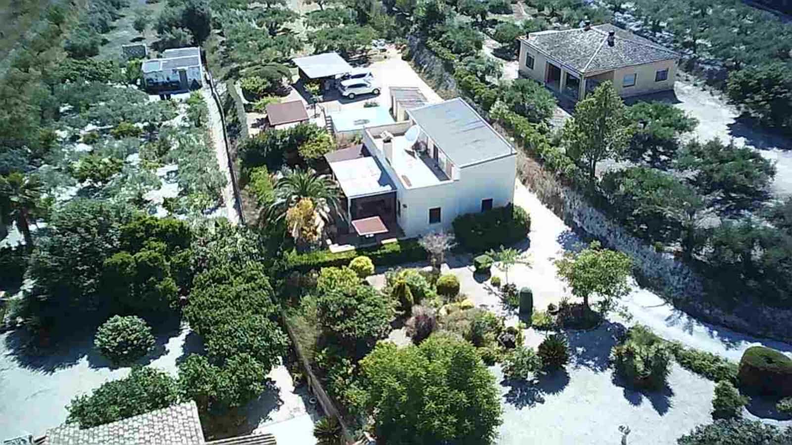 3 soveværelse Villa til salg i Ontinyent med swimmingpool garage - € 250.000 (Ref: 9715333)
