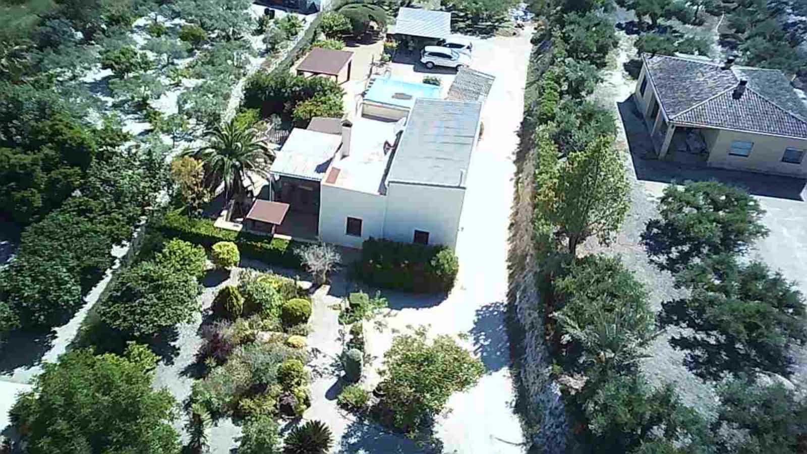 3 soveværelse Villa til salg i Ontinyent med swimmingpool garage - € 250.000 (Ref: 9715333)