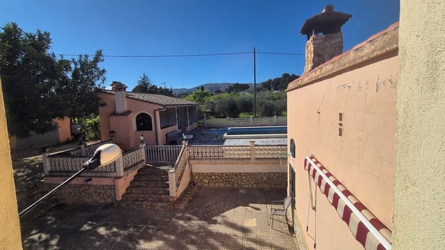 5 Zimmer Villa zu verkaufen in Ontinyent mit Pool Garage - 295.000 € (Ref: 9737261)