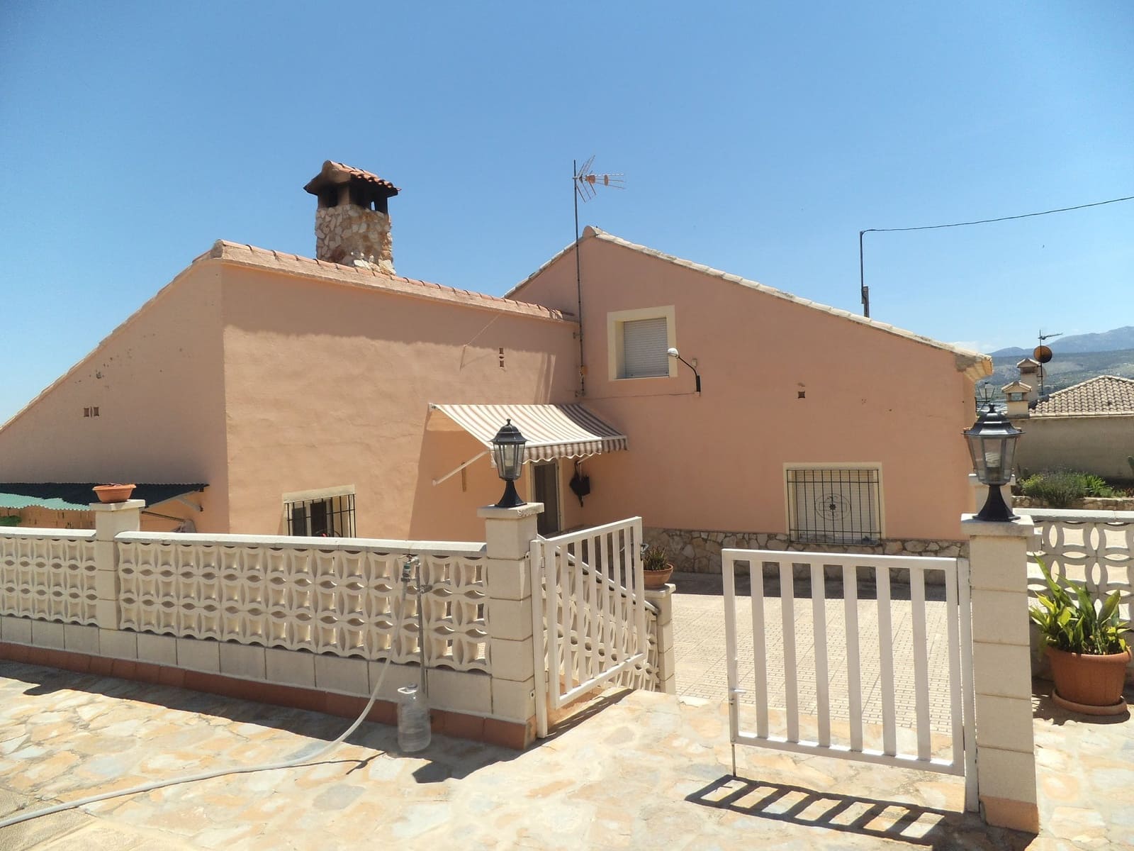 5 Zimmer Villa zu verkaufen in Ontinyent mit Pool Garage - 295.000 € (Ref: 9737261)