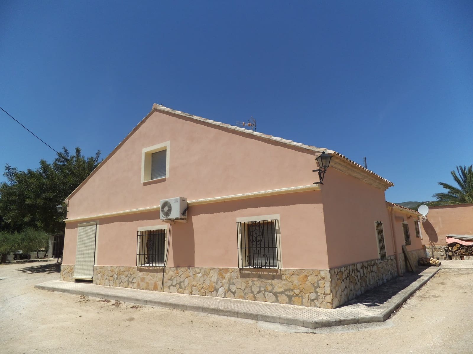 5 Zimmer Villa zu verkaufen in Ontinyent mit Pool Garage - 295.000 € (Ref: 9737261)