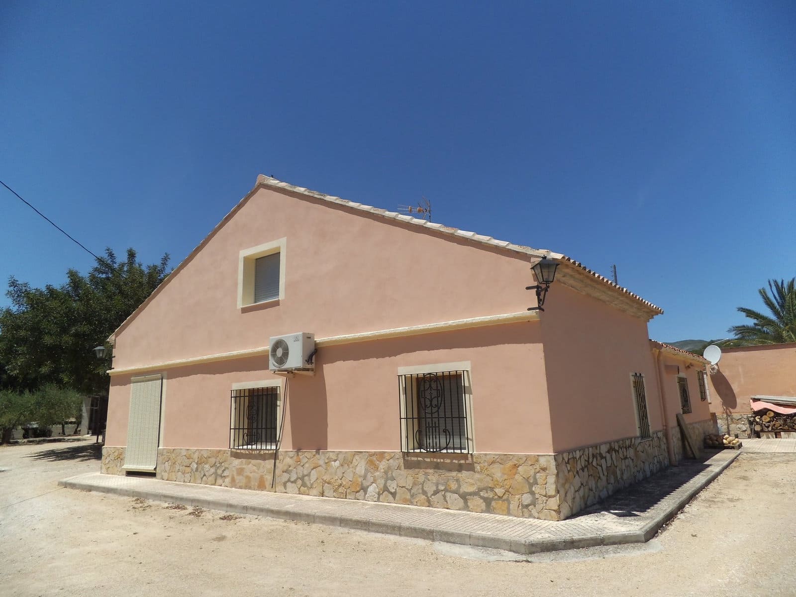 5 bedroom Villa for sale in Ontinyent with pool garage - € 295,000 (Ref: 9737261)