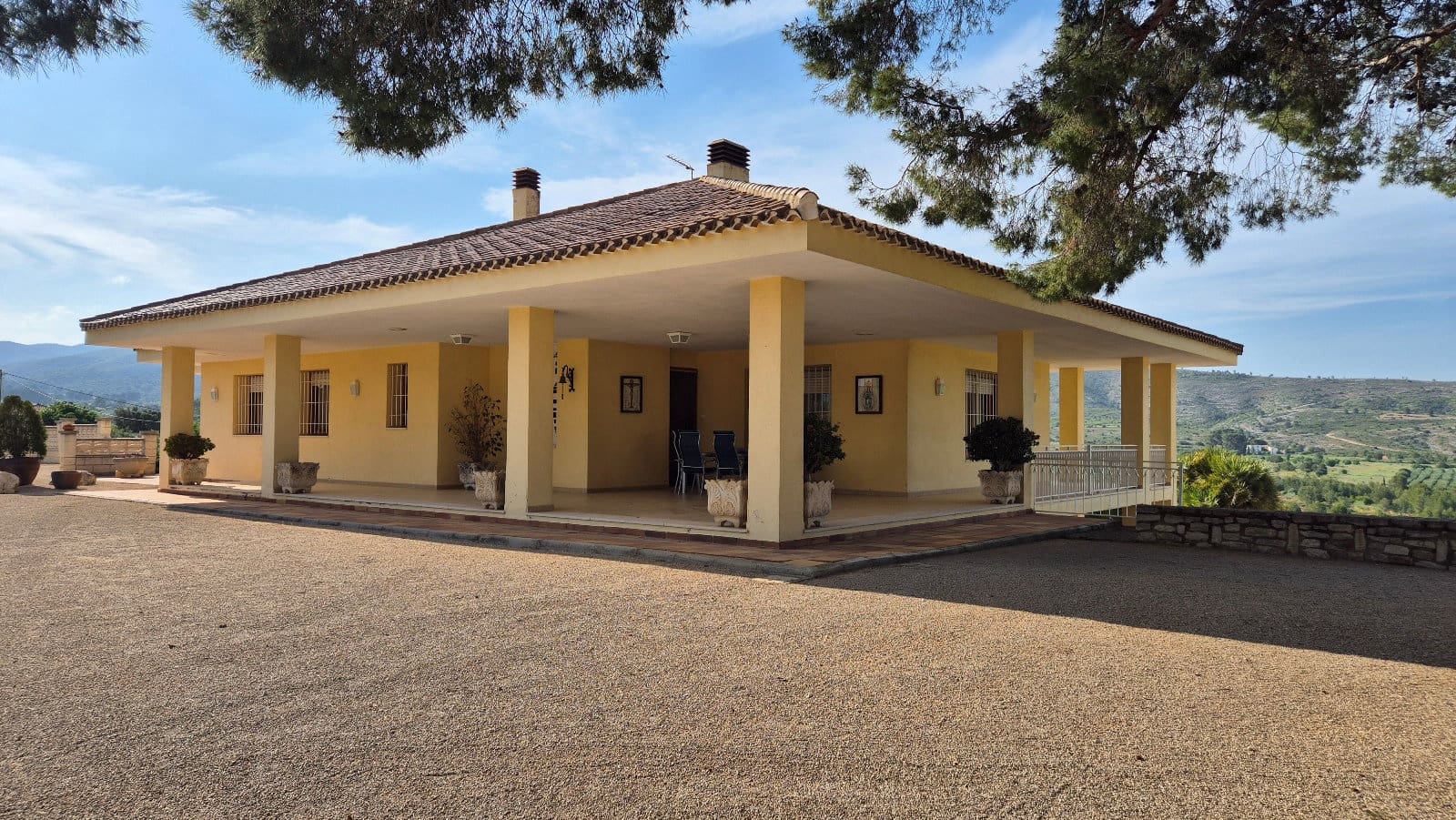 5 bedroom Villa for sale in Ontinyent with pool garage - € 470,000 (Ref: 9821356)