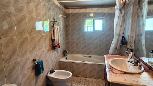 3 soveværelse Villa til salg i Ontinyent med garage - € 150.000 (Ref: 9831947)