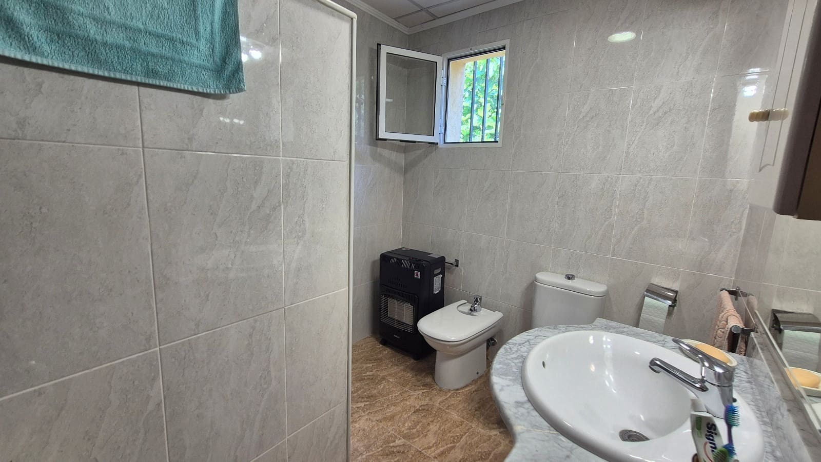 4 slaapkamer Villa te koop in Agullent met zwembad garage - € 167.000 (Ref: 9872344)