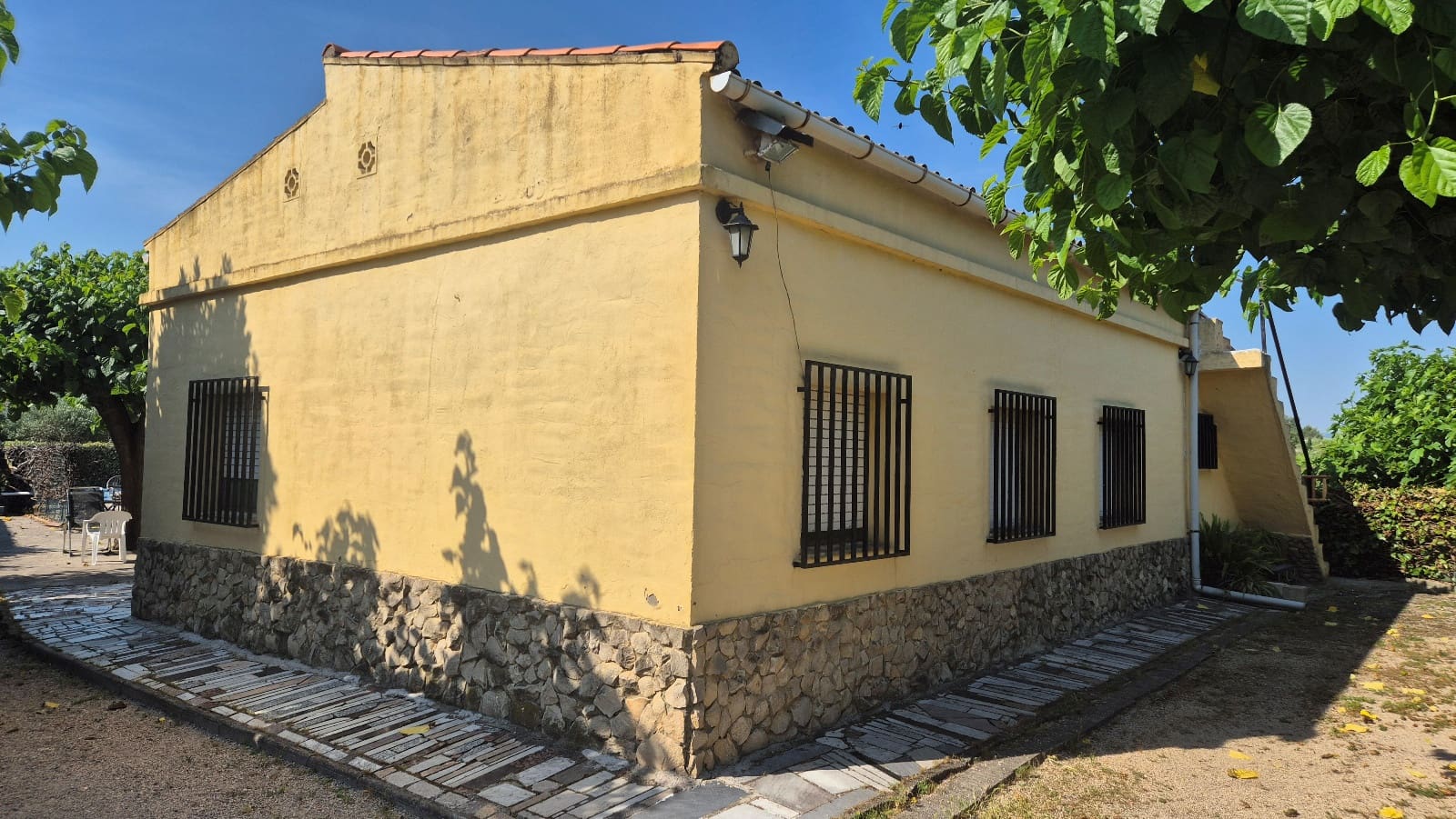 4 slaapkamer Villa te koop in Agullent met zwembad garage - € 167.000 (Ref: 9872344)