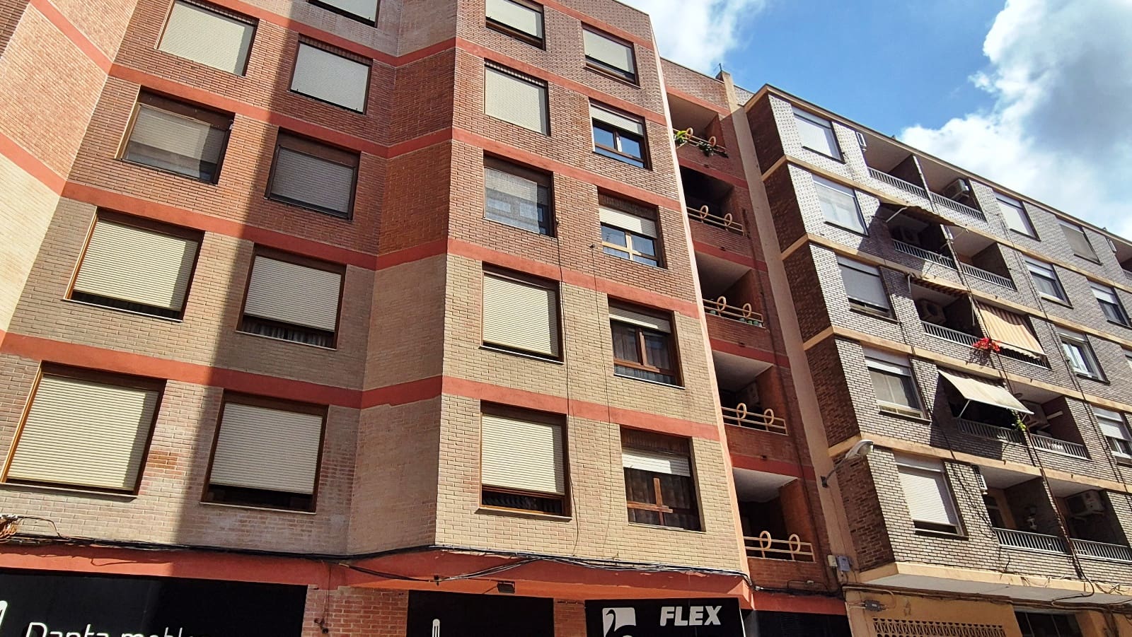 4 bedroom Apartment for sale in Ontinyent with garage - € 200,000 (Ref: 9897376)