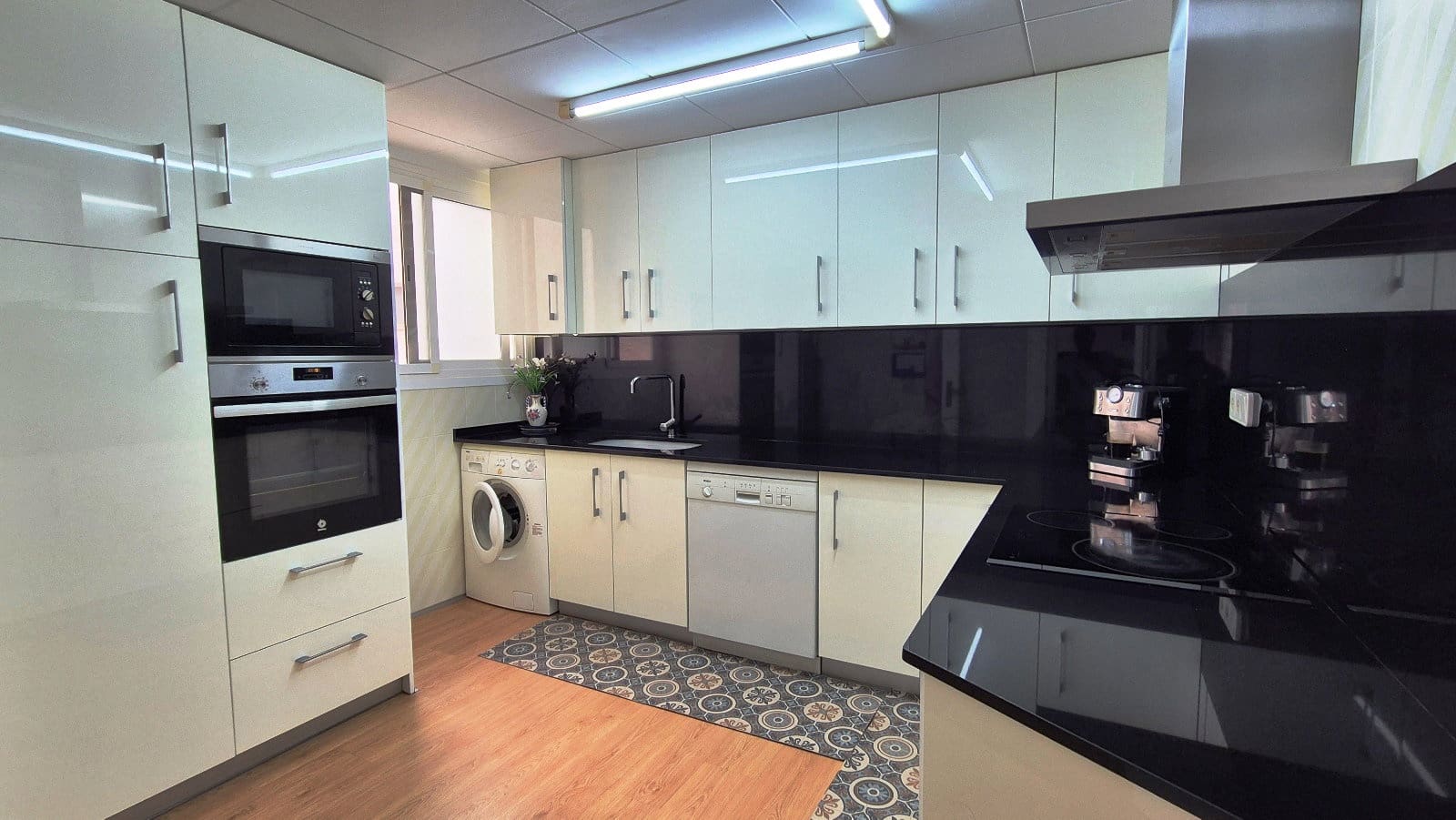 Apartamento de 4 habitaciones en Ontinyent en venta con garaje - 200.000 € (Ref: 9897376)