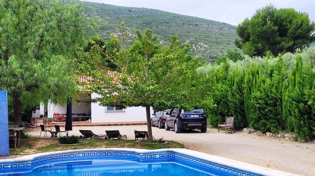 4 chambre Villa/Maison à vendre à Ontinyent avec piscine garage - 250 000 € (Ref: 9950886)