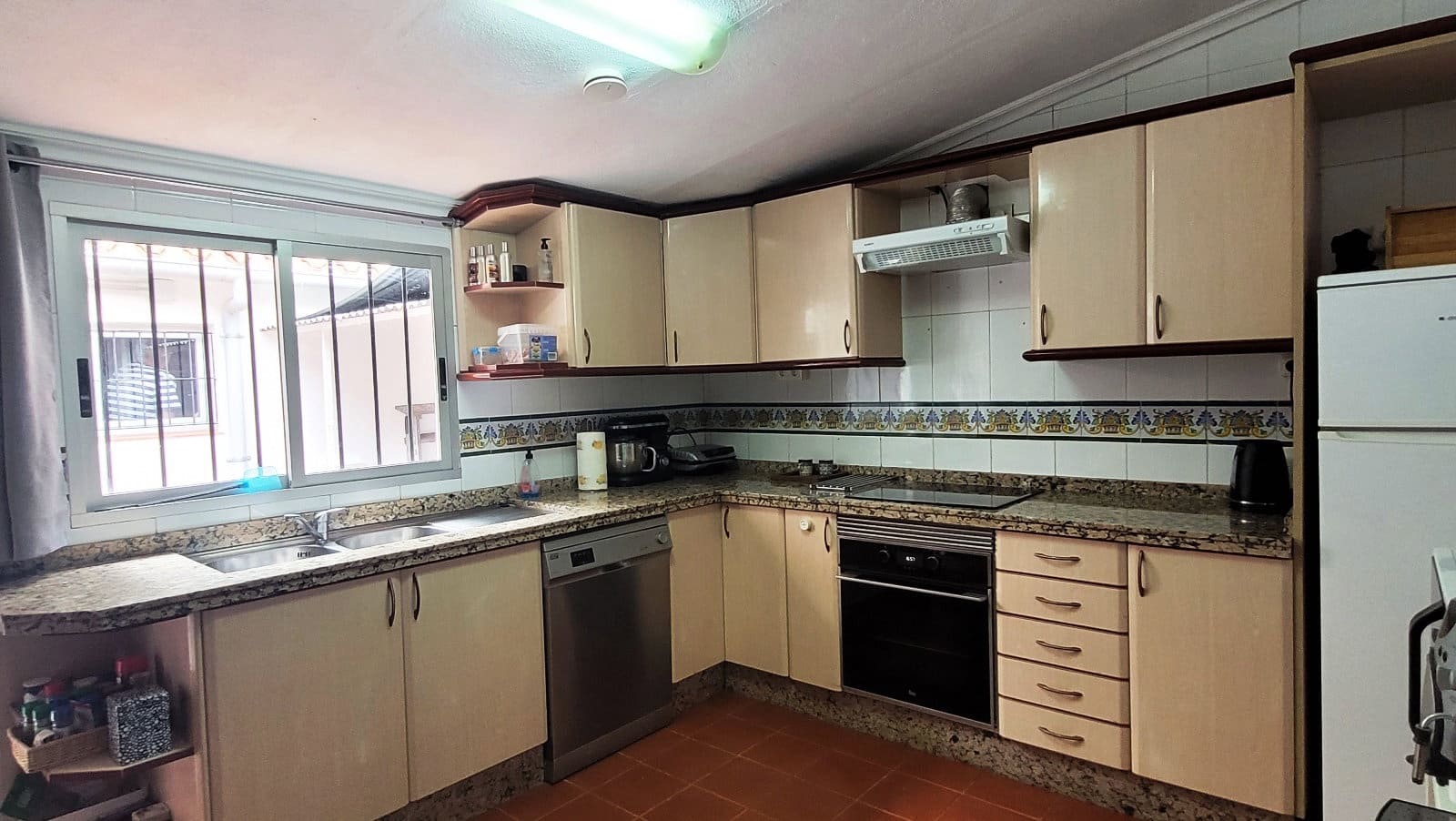 4 bedroom Villa for sale in Ontinyent with pool garage - € 250,000 (Ref: 9950886)