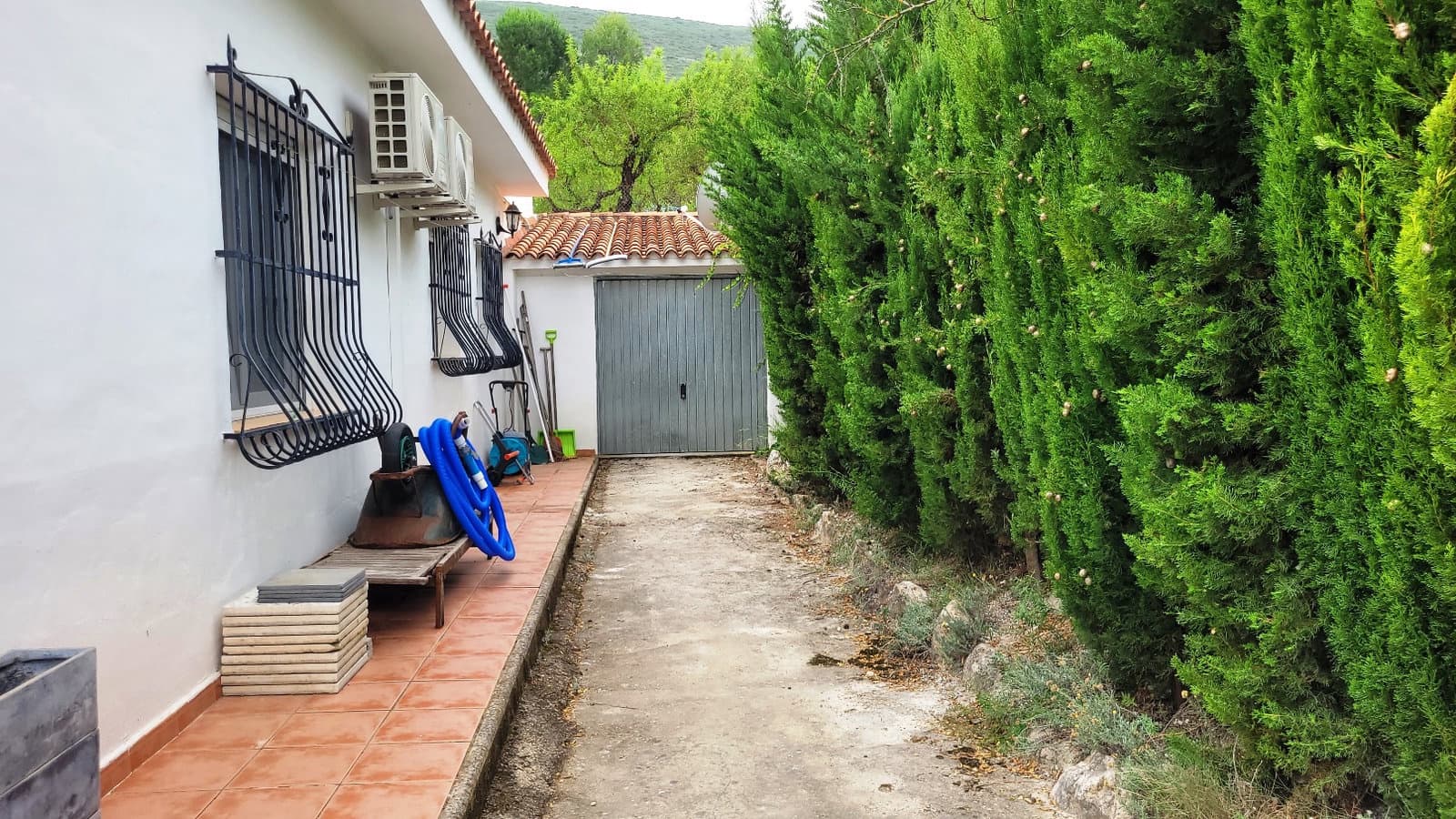 4 bedroom Villa for sale in Ontinyent with pool garage - € 250,000 (Ref: 9950886)