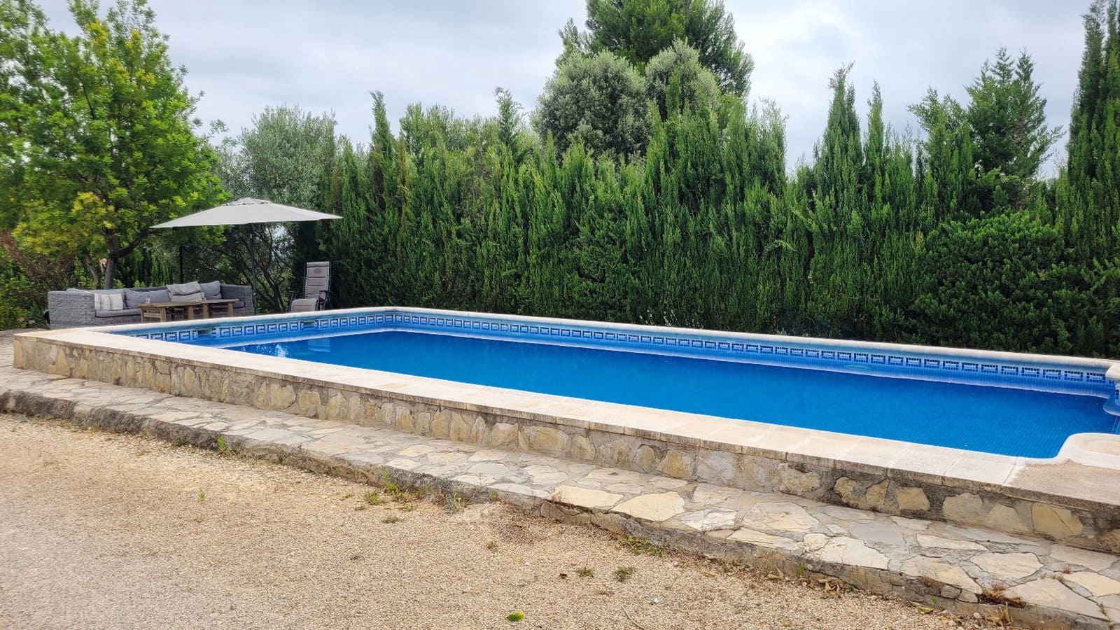 4 bedroom Villa for sale in Ontinyent with pool garage - € 250,000 (Ref: 9950886)