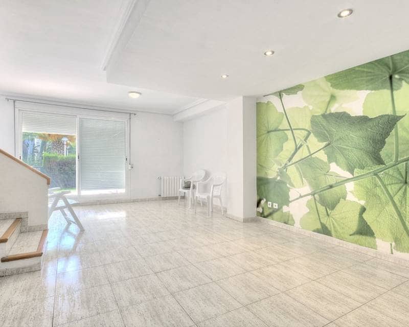 3 bedroom Terraced Villa for rent in Arenal with pool garage - € 2,200 (Ref: 10021331)