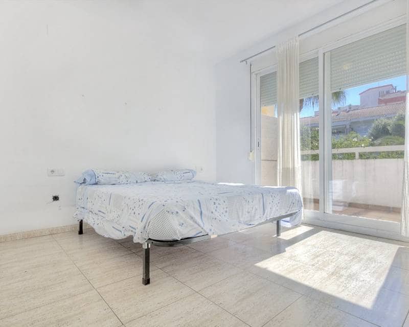 3 bedroom Terraced Villa for rent in Arenal with pool garage - € 2,200 (Ref: 10021331)