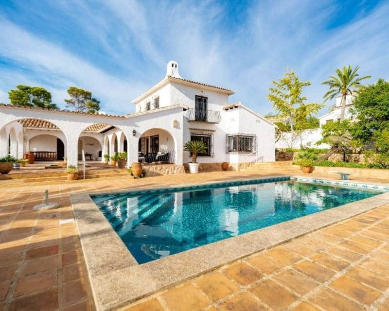 5 bedroom Villa for sale in Moraira with pool garage - € 1,699,000 (Ref: 10035782)