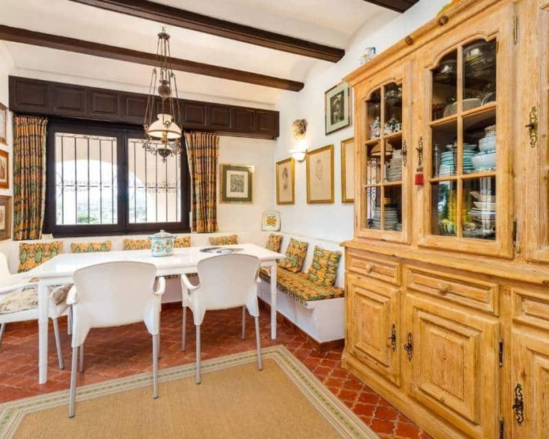 5 bedroom Villa for sale in Moraira with pool garage - € 1,699,000 (Ref: 10035782)