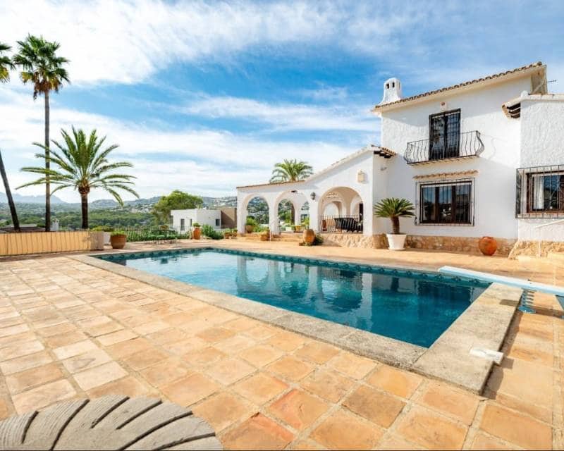 5 bedroom Villa for sale in Moraira with pool garage - € 1,699,000 (Ref: 10035782)
