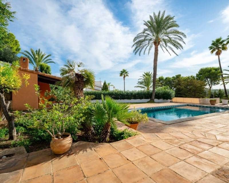 5 bedroom Villa for sale in Moraira with pool garage - € 1,699,000 (Ref: 10035782)