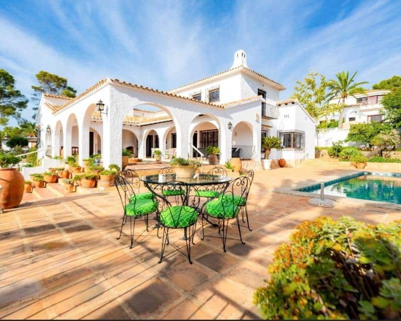 5 bedroom Villa for sale in Moraira with pool garage - € 1,699,000 (Ref: 10035782)