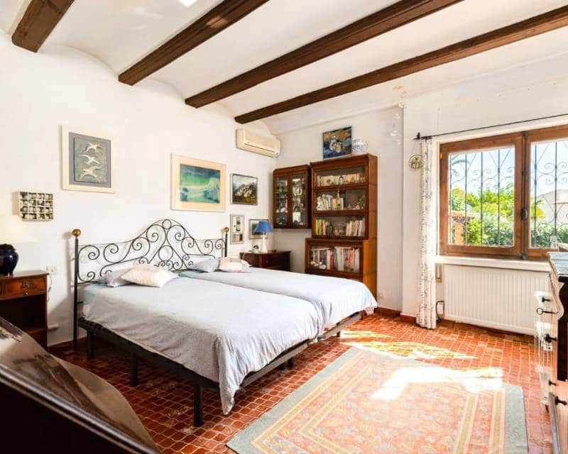 5 bedroom Villa for sale in Moraira with pool garage - € 1,699,000 (Ref: 10035782)