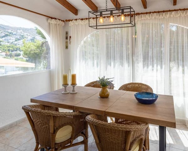 5 slaapkamer Rijtjeshuis te koop in Moraira, Teulada-Moraira met zwembad garage - € 545.000 (Ref: 10062974)