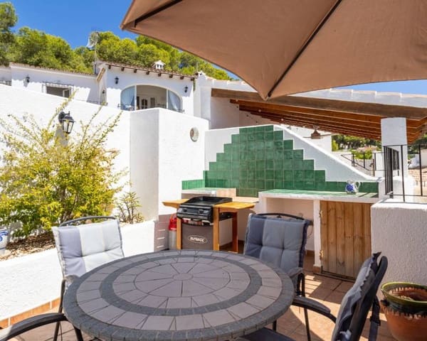 5 slaapkamer Rijtjeshuis te koop in Moraira, Teulada-Moraira met zwembad garage - € 545.000 (Ref: 10062974)