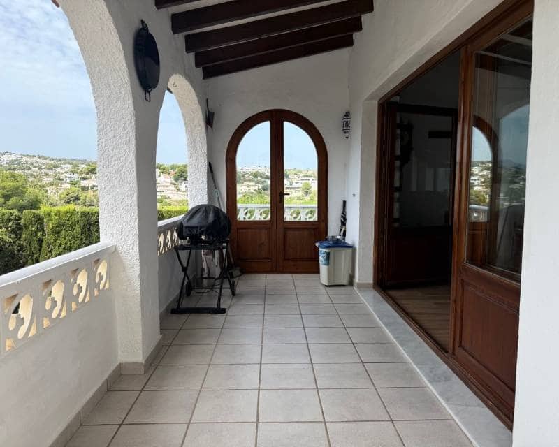 Chalet de 4 habitaciones en Moraira en venta con piscina garaje - 595.000 € (Ref: 10063718)