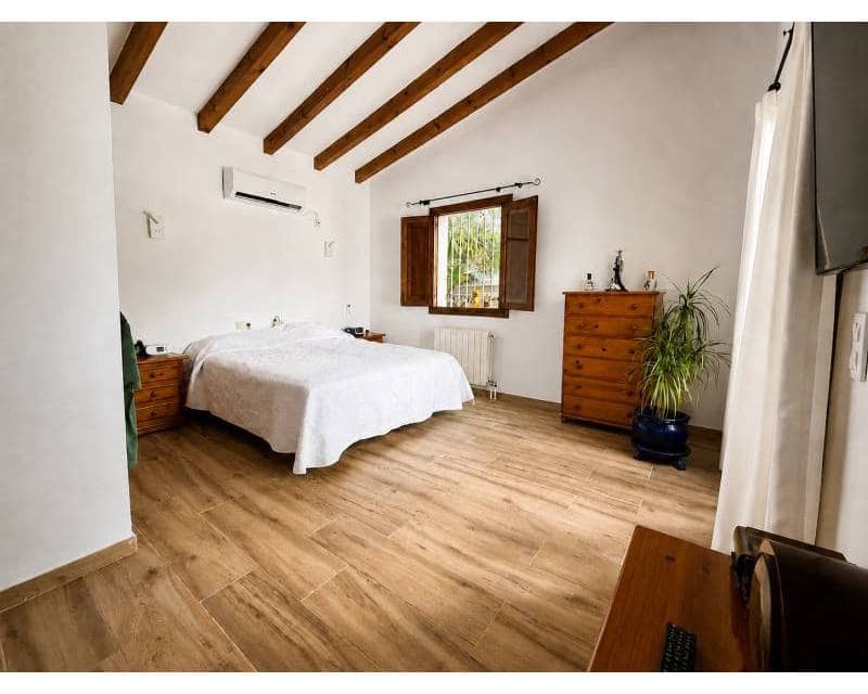 Chalet de 4 habitaciones en Moraira en venta con piscina garaje - 595.000 € (Ref: 10063718)