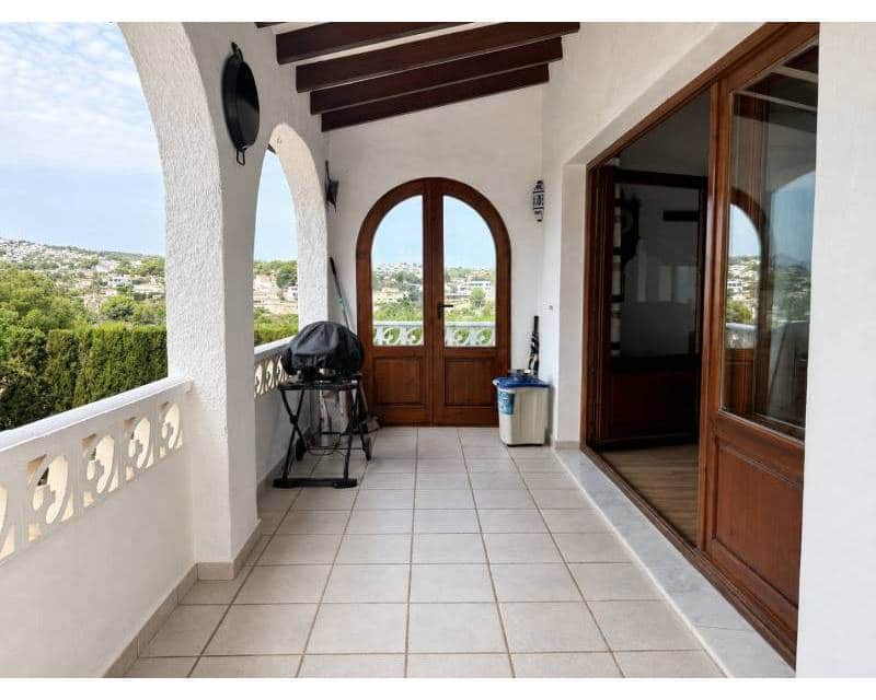 Chalet de 4 habitaciones en Moraira en venta con piscina garaje - 595.000 € (Ref: 10063718)
