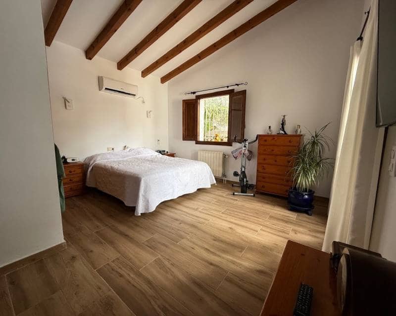Chalet de 4 habitaciones en Moraira en venta con piscina garaje - 595.000 € (Ref: 10063718)