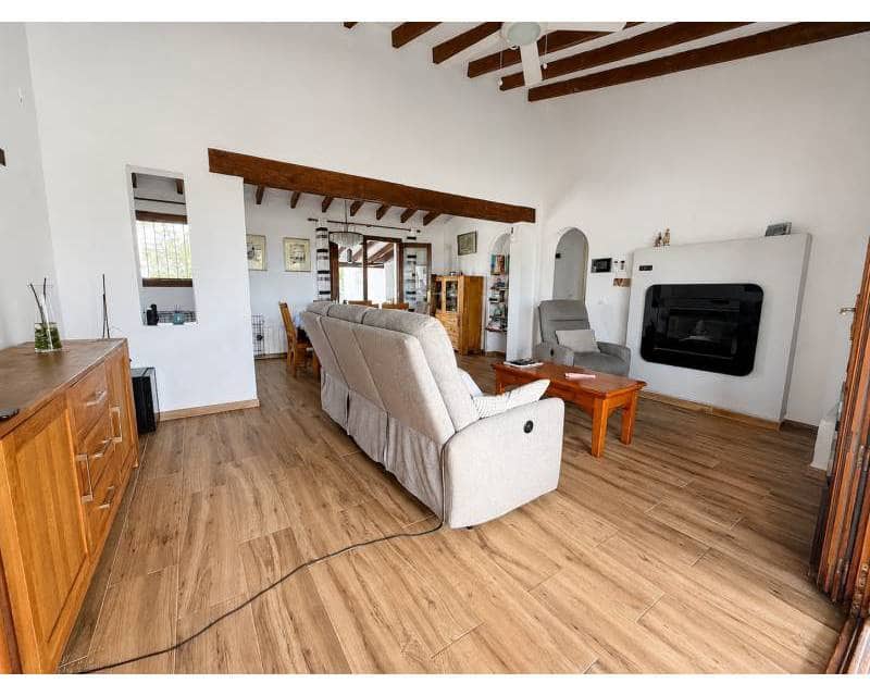 Chalet de 4 habitaciones en Moraira en venta con piscina garaje - 595.000 € (Ref: 10063718)
