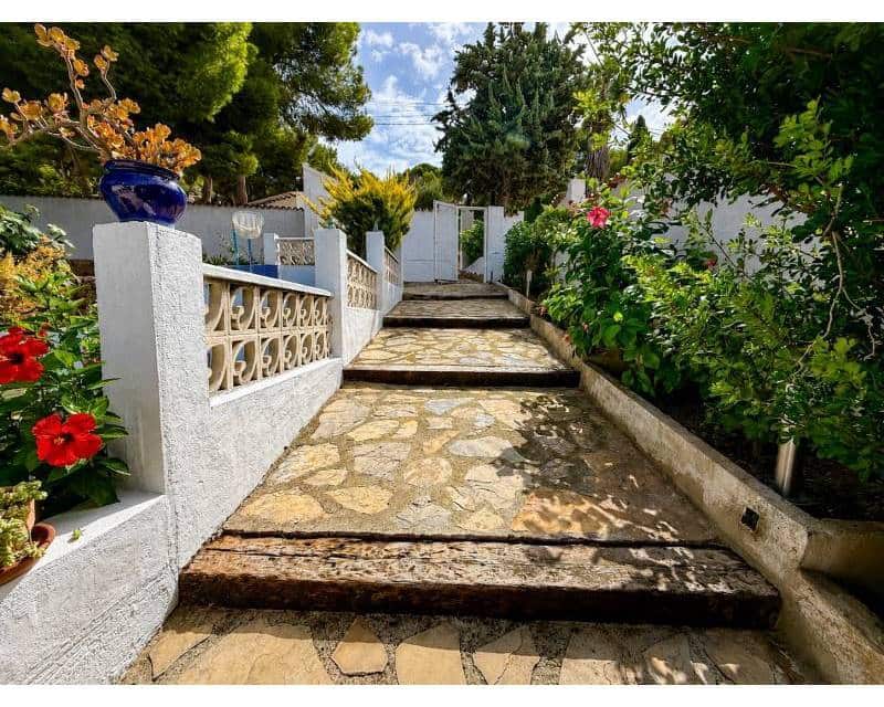 Chalet de 4 habitaciones en Moraira en venta con piscina garaje - 595.000 € (Ref: 10063718)