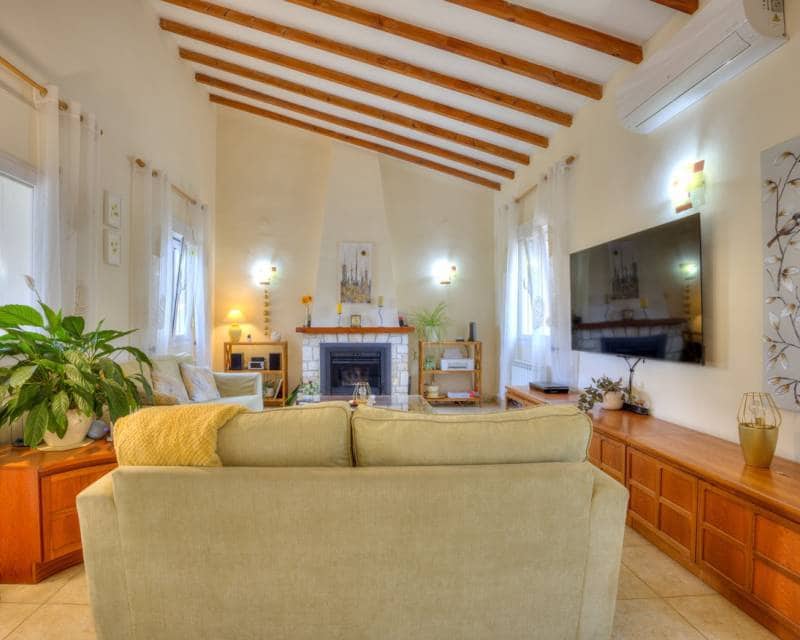 4 soveværelse Villa til salg i Benissa med swimmingpool garage - € 599.000 (Ref: 10091025)