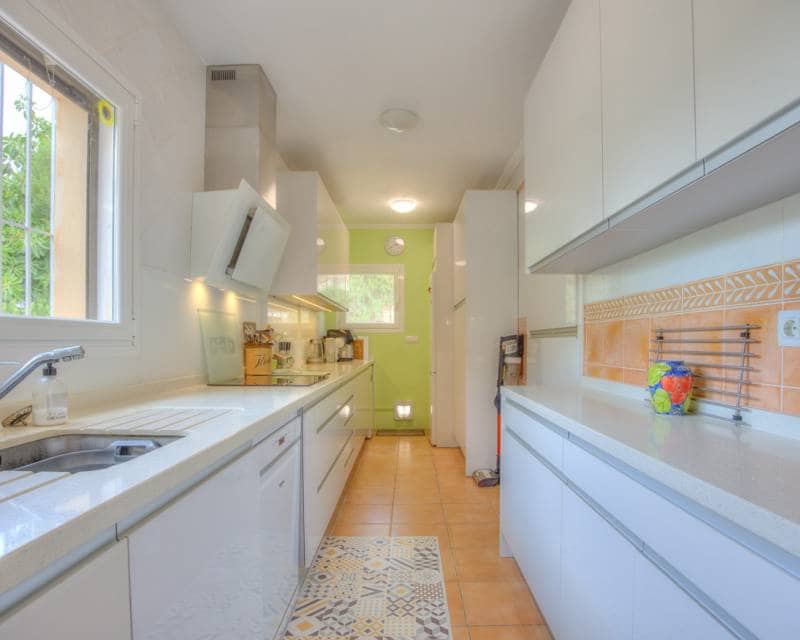 4 soveværelse Villa til salg i Benissa med swimmingpool garage - € 599.000 (Ref: 10091025)