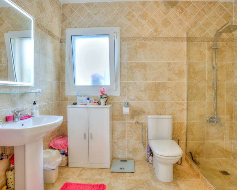 4 soveværelse Villa til salg i Benissa med swimmingpool garage - € 599.000 (Ref: 10091025)