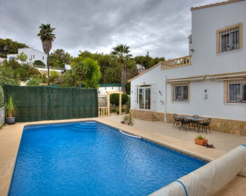 4 soveværelse Villa til salg i Benissa med swimmingpool garage - € 599.000 (Ref: 10091025)