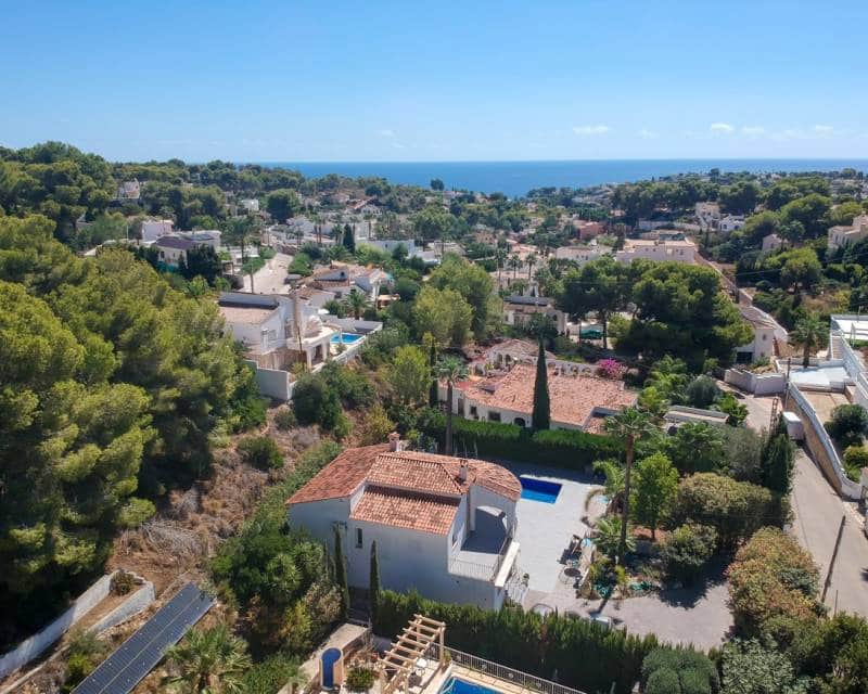 4 soveværelse Villa til salg i Benissa med swimmingpool garage - € 599.000 (Ref: 10091025)