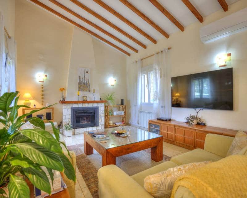 4 soveværelse Villa til salg i Benissa med swimmingpool garage - € 599.000 (Ref: 10091025)