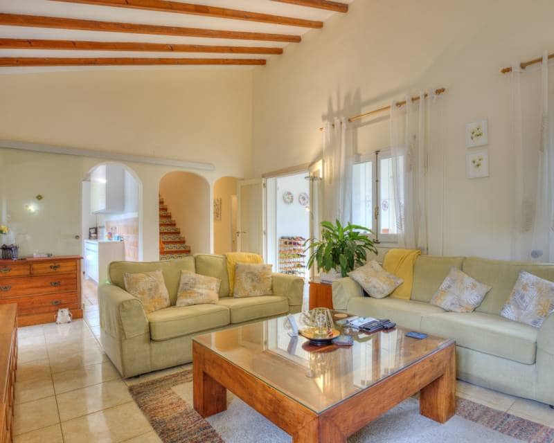 4 soveværelse Villa til salg i Benissa med swimmingpool garage - € 599.000 (Ref: 10091025)