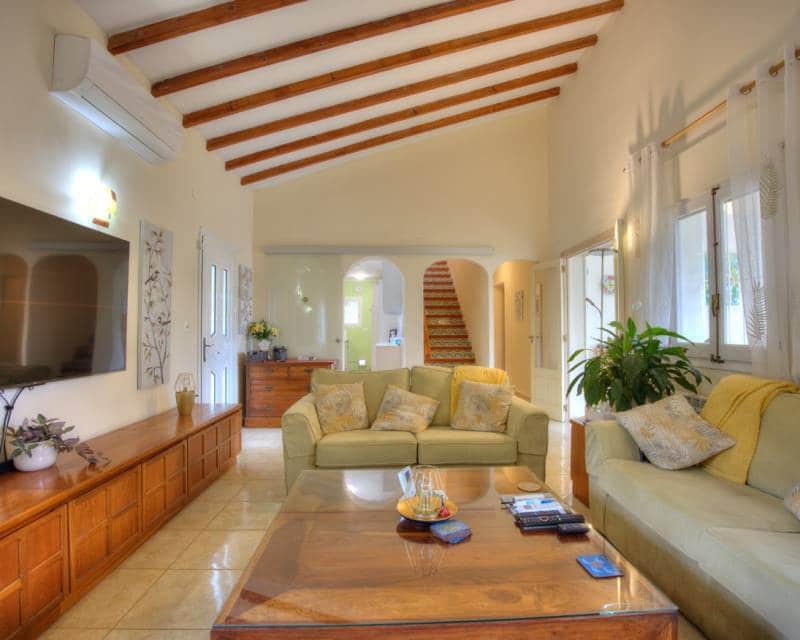 4 soveværelse Villa til salg i Benissa med swimmingpool garage - € 599.000 (Ref: 10091025)