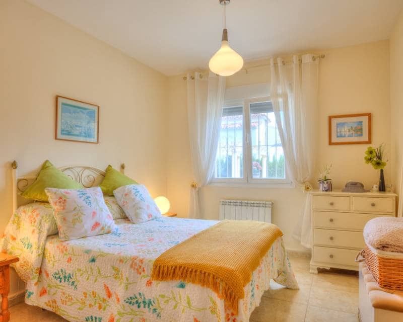 4 soveværelse Villa til salg i Benissa med swimmingpool garage - € 599.000 (Ref: 10091025)