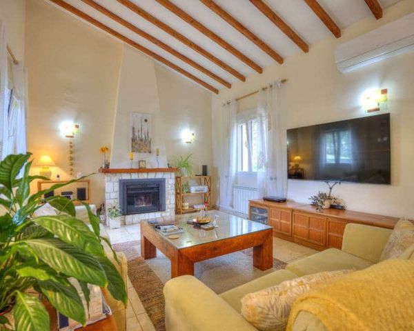 4 soveværelse Villa til salg i Benissa med swimmingpool garage - € 599.000 (Ref: 10091025)