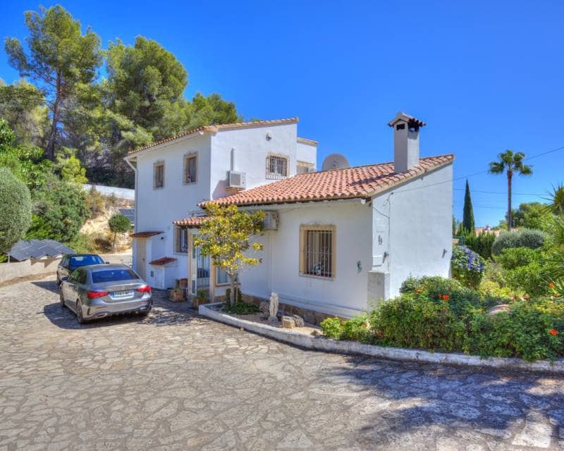 4 soveværelse Villa til salg i Benissa med swimmingpool garage - € 599.000 (Ref: 10091025)