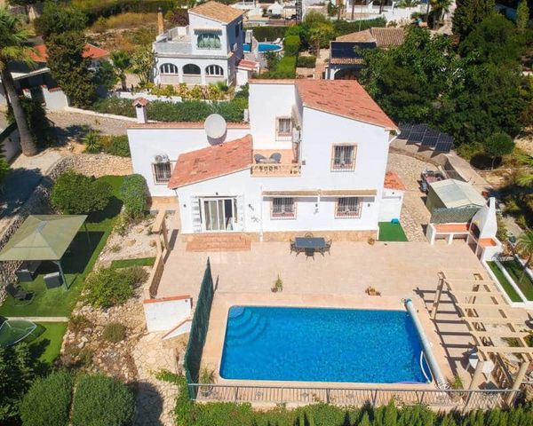 4 soveværelse Villa til salg i Benissa med swimmingpool garage - € 599.000 (Ref: 10091025)