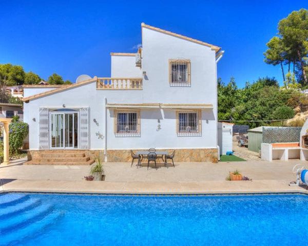 4 soveværelse Villa til salg i Benissa med swimmingpool garage - € 599.000 (Ref: 10091025)
