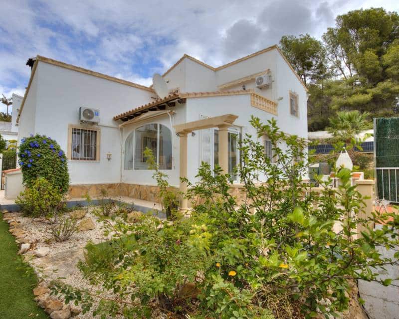 4 soveværelse Villa til salg i Benissa med swimmingpool garage - € 599.000 (Ref: 10091025)