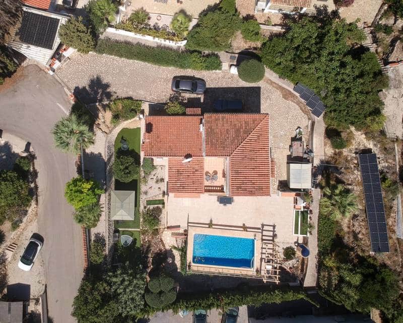 4 soveværelse Villa til salg i Benissa med swimmingpool garage - € 599.000 (Ref: 10091025)