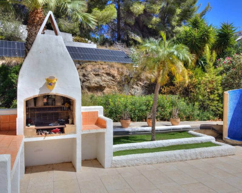 4 soveværelse Villa til salg i Benissa med swimmingpool garage - € 599.000 (Ref: 10091025)