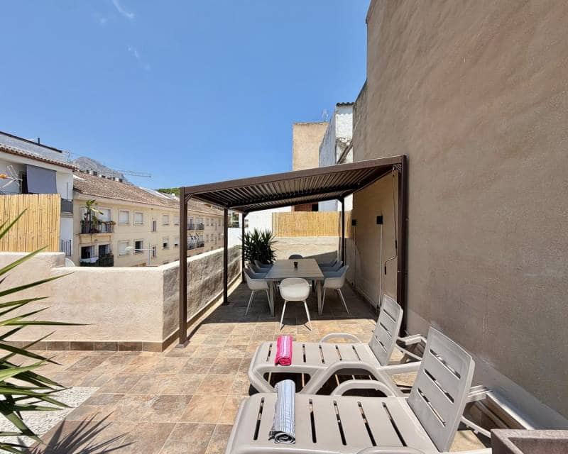 4 makuuhuone Rivitalo myytävänä paikassa Javea / Xabia - 559 000 € (Ref: 10103512)
